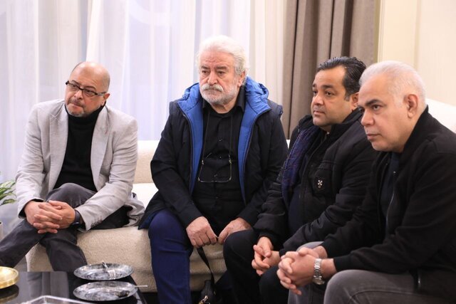 دیدار هنرمندان از دختر و داماد هادی مرزبان دیدار هنرمندان از دختر و داماد هادی مرزبان