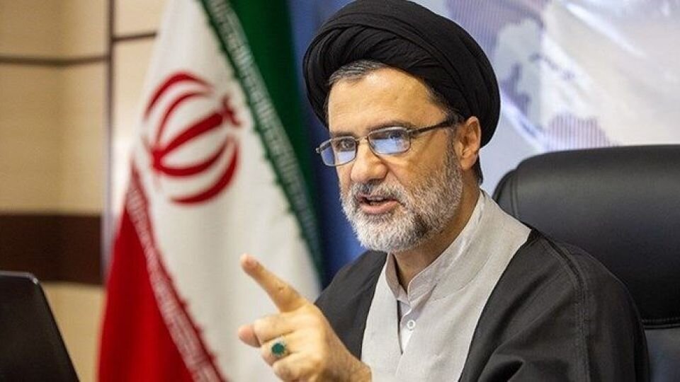 نبویان: تنگه هرمز را باز کنیم ، شکست میخوریم نبویان: تنگه هرمز را باز کنیم ، شکست میخوریم