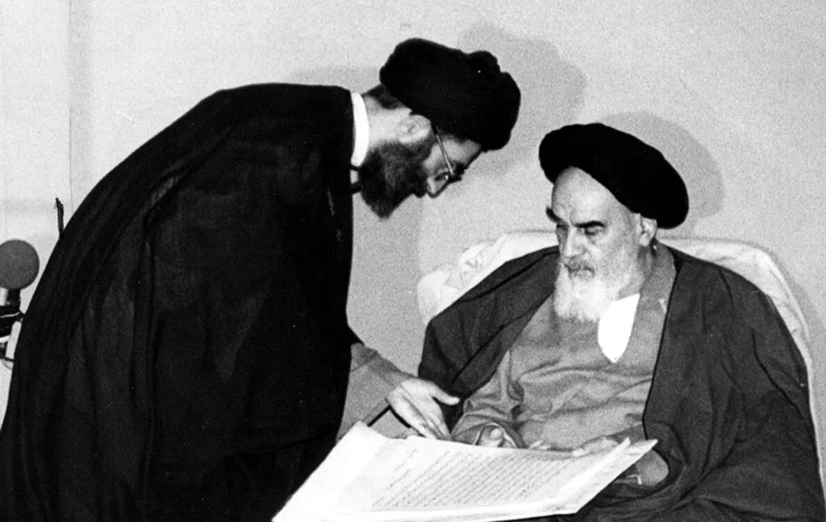 روایت اولین فرمانده سپاه از دل زندان اوین / پیشبینی یکی از سران حزب توده درباره آینده آیتالله خامنهای روایت اولین فرمانده سپاه از دل زندان اوین / پیشبینی یکی از سران حزب توده درباره آینده آیتالله خامنهای
